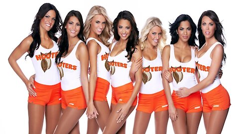 HOOTERS New 'Underwear' Uniforms Have Gone Viral & Employees Are Outraged on TikTok!