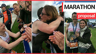 The heartwarming moment a marathon runner proposes to his girlfriend at the end of the race