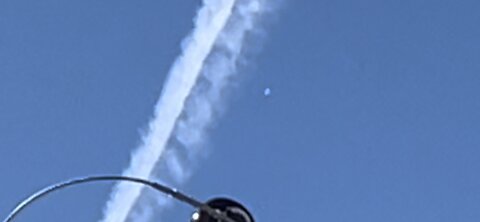 Abnormal flight path, chem trails and a UFO