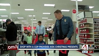 Shop with a cop provides kids Christmas presents