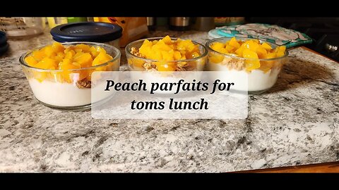 Peach yogurt parfait for Tom's lunches #yogurt #parfait