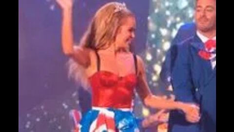 Amanda Holden leaves viewers distracted with 'cringe' Jubilee inspired outfit