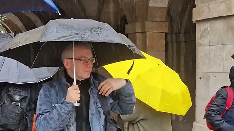 Tourist's in the way standing the rain make way #horseguardsparade