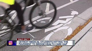 Detroit medical students hitting the pavement to bridge health care gap