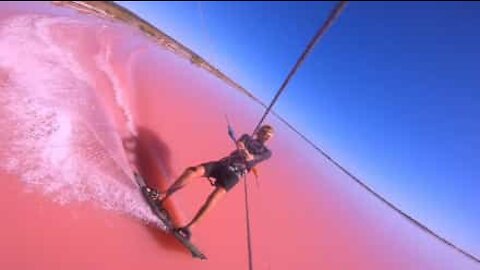 Kitesurfing num lago cor-de-rosa!