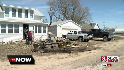 Pacific Junction families returning to see home damage