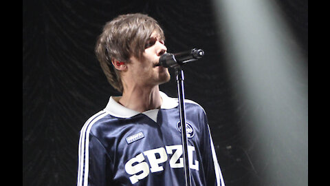 Louis Tomlinson urges fans to stop listening to ‘s***’ leaked song ‘Help’