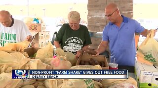 "Farm Share" gives out free food in Delray Beach