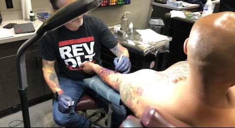 Tattoo artist sees bright future for his business and Las Vegas
