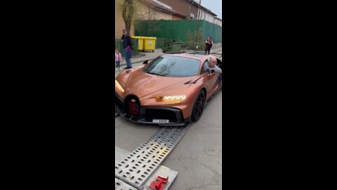 taking delivery of tates bugatti chiron pur soort