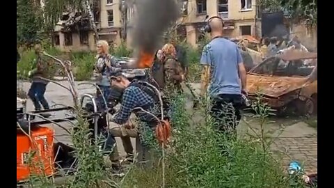 Shocking video of Ukranians fleeing Russian attack!
