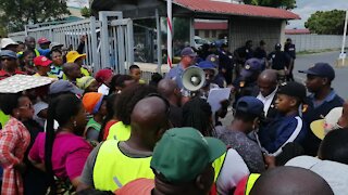 SOUTH AFRICA - Cape Town - March against lack of refuse collection in Guguletu (Video) (ckF)
