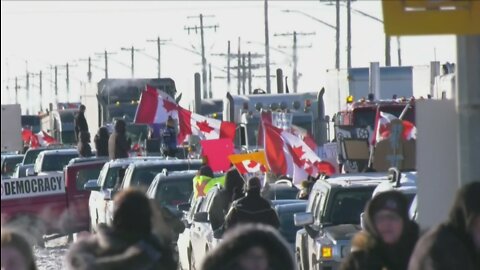 FREEDOM TRUCKER'S CONVOY PASSES TRENTON ONTARIO