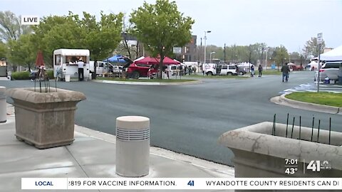 Overland Park Farmer's Market gets underway