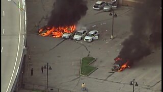 Multiple cars burn in Cleveland