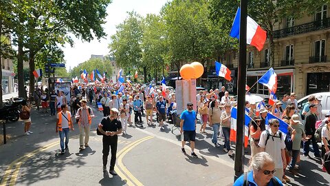 Manifestation pour le FREXIT Place Denfert Rochereau à Paris le 08/07/2023 - Vidéo 1