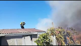 SOUTH AFRICA - Cape Town - Three wendy houses burn down (Video) (VnX)