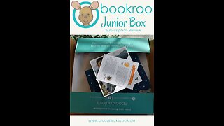 Unboxing of the Junior box subscription from Bookroo