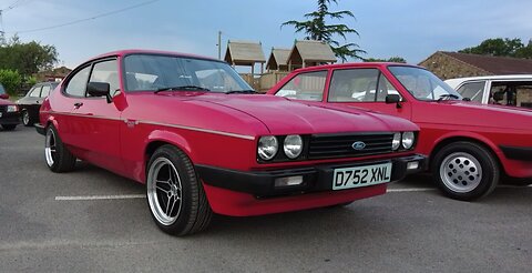 Classic Ford & VW at The Waverly 2022 - Classic Car Meet in Sheffield / Rotherham