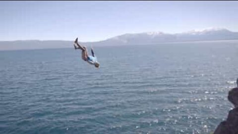 Upea kuolemaa uhmaava hyppy Tahoejärveen