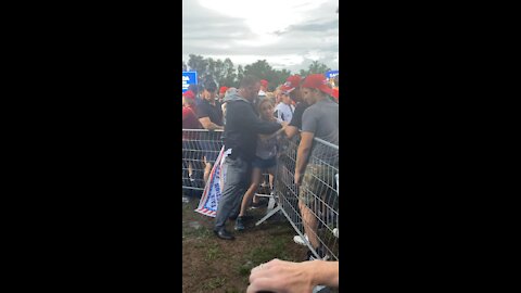 Unruly Trump supporter fighting Secret Service