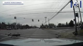Traffic light comes crashing down in Amherst intersection