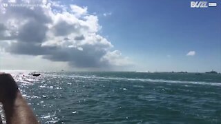 Impressionnant accident de bateau à haute vitesse