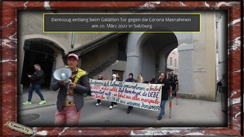 Demozug entlang beim Gstätten Tor gegen die Corona Masnahmen am 20. März 2022 in Salzburg