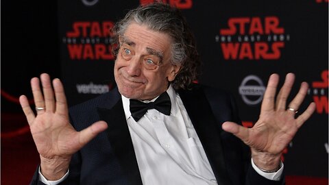 Peter Mayhew Dies At Age 74