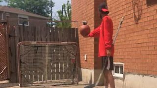 Jovem junta o hóquei ao “Basketball Beer Challenge”