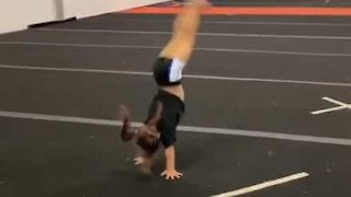 Menina de 6 anos tem talento nato para ginástica