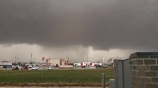 Terrifying tornado warning sounds off in Hastings, Nebraska