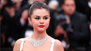 Selena Gomez Says She Doesn't Have Instagram On Her Phone