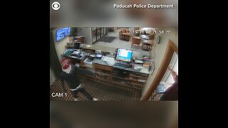 WEB EXTRA Employee grabs gun during robbery