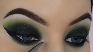 Sparkly Green Smokey Eyes | Makeup For Every Eye Color