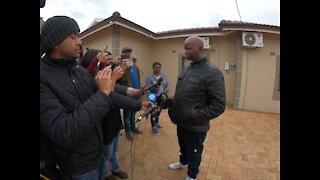 SOUTH AFRICA - Durban - HAWKS, Asset Forfeiture Unit raid Zandile Gumede's home(Videos) (MoQ)