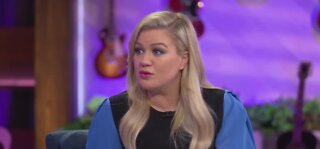 Kelly Clarkson getting her own talk show