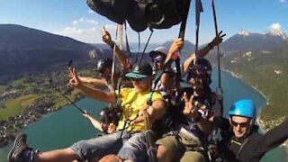 7 pessoas usam o mesmo parapente ao mesmo tempo!