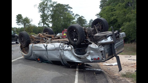 PICKUPS COLLIDE, 3 HOSPITALIZED, INDIAN SPRINGS TEXAS, 08/04/22...