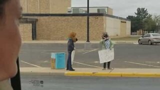 Mascots dab every time driver honks