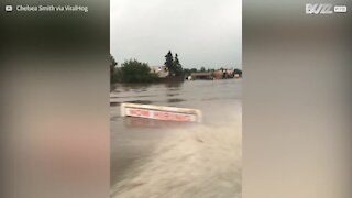 Alluvioni in Canada: le strade diventano canali navigabili