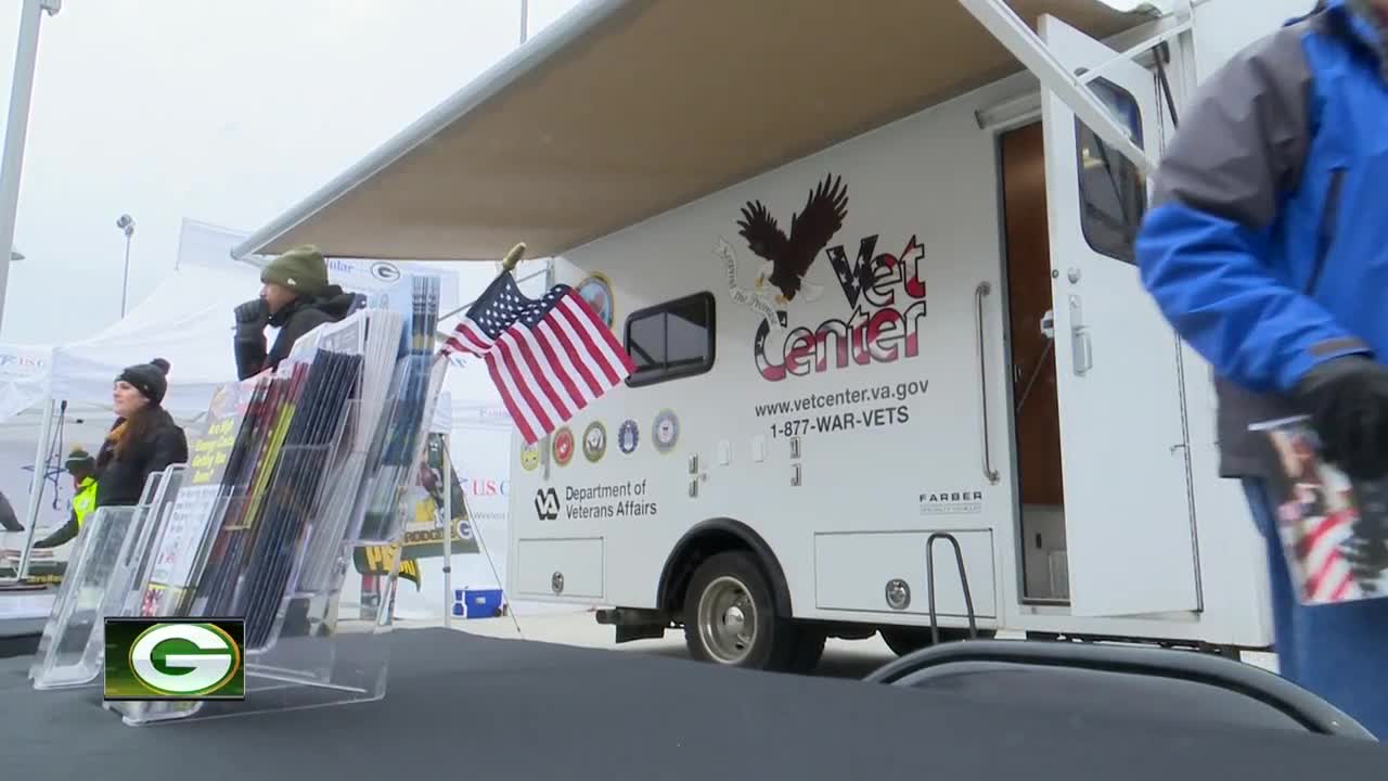 Mobile Veterans Center rolls up to Lambeau