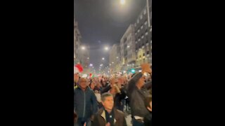 HUGE Crowd Protests Against Vaccine Mandates in Milan