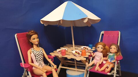 Doll Umbrella Table DIY - Miniature Patio Table DIY - How to make a table with popsicle sticks