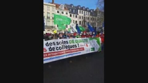 Belgium: Health workers march against COVID vaccine mandate - 07.12.2021