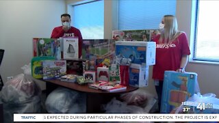 Blue Springs police need help to wrap toys for children