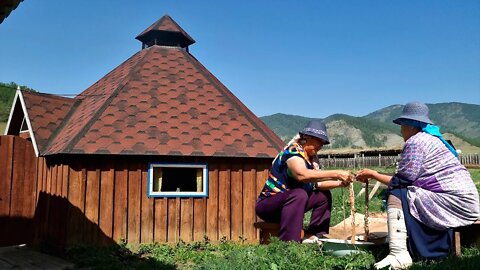 How people live in the Altai mountains. Life in remote villages of Russia