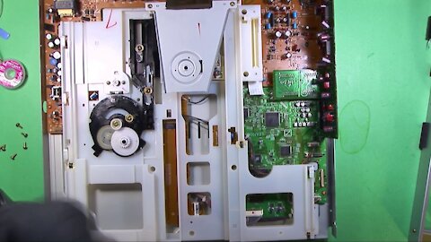 045 - JVC 7 Disc CD/DVD player repair - Edited Version