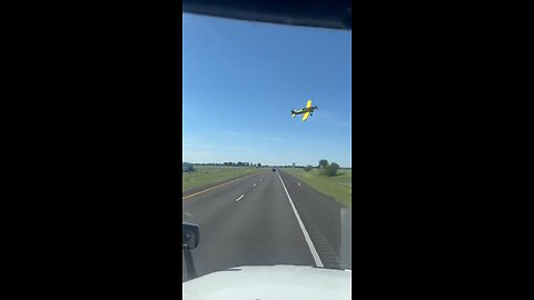 Airplane Flying at low altitude in Tennessee