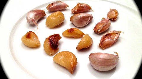 How to make roasted garlic in a minute